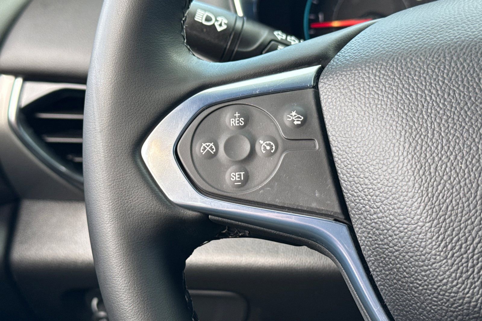 Used 2023 Chevrolet Traverse LT image 34