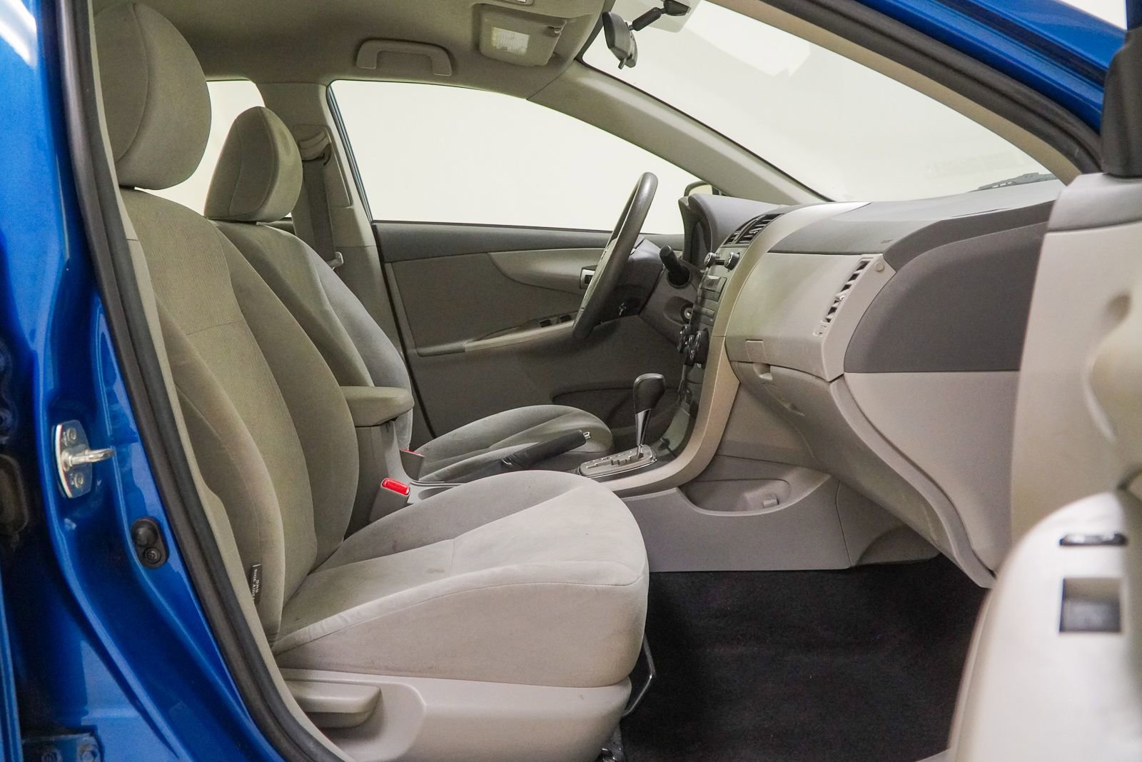 Used 2010 Toyota Corolla LE image 31