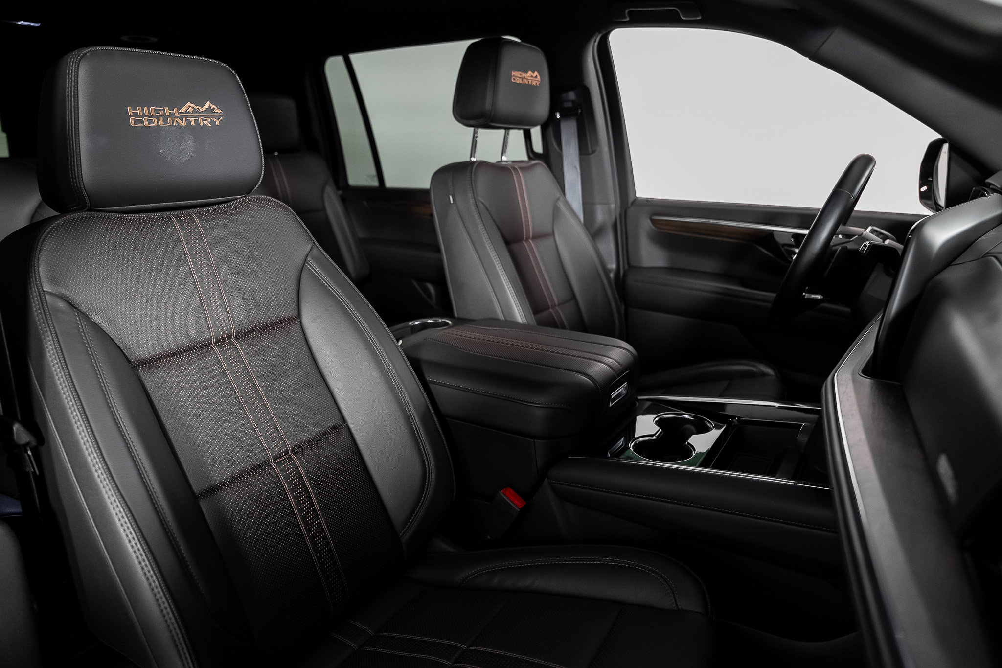 Used 2026 Chevrolet Suburban High Country AWD/4WD image 57