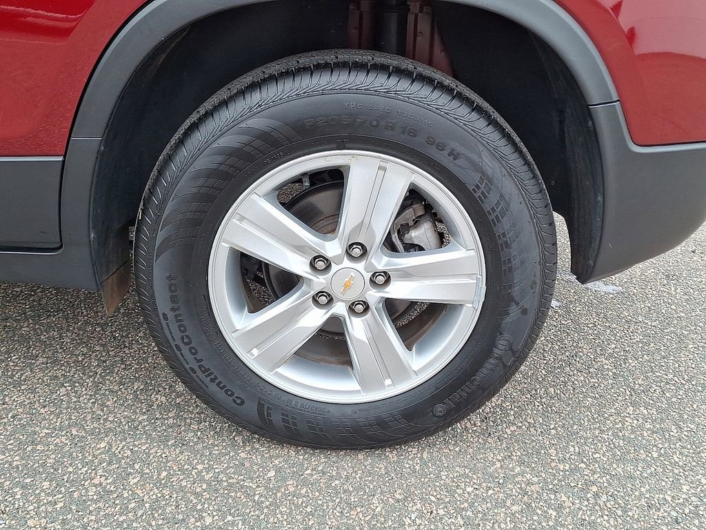 Used 2022 Chevrolet Trax LT w/ LT Convenience Package image 13