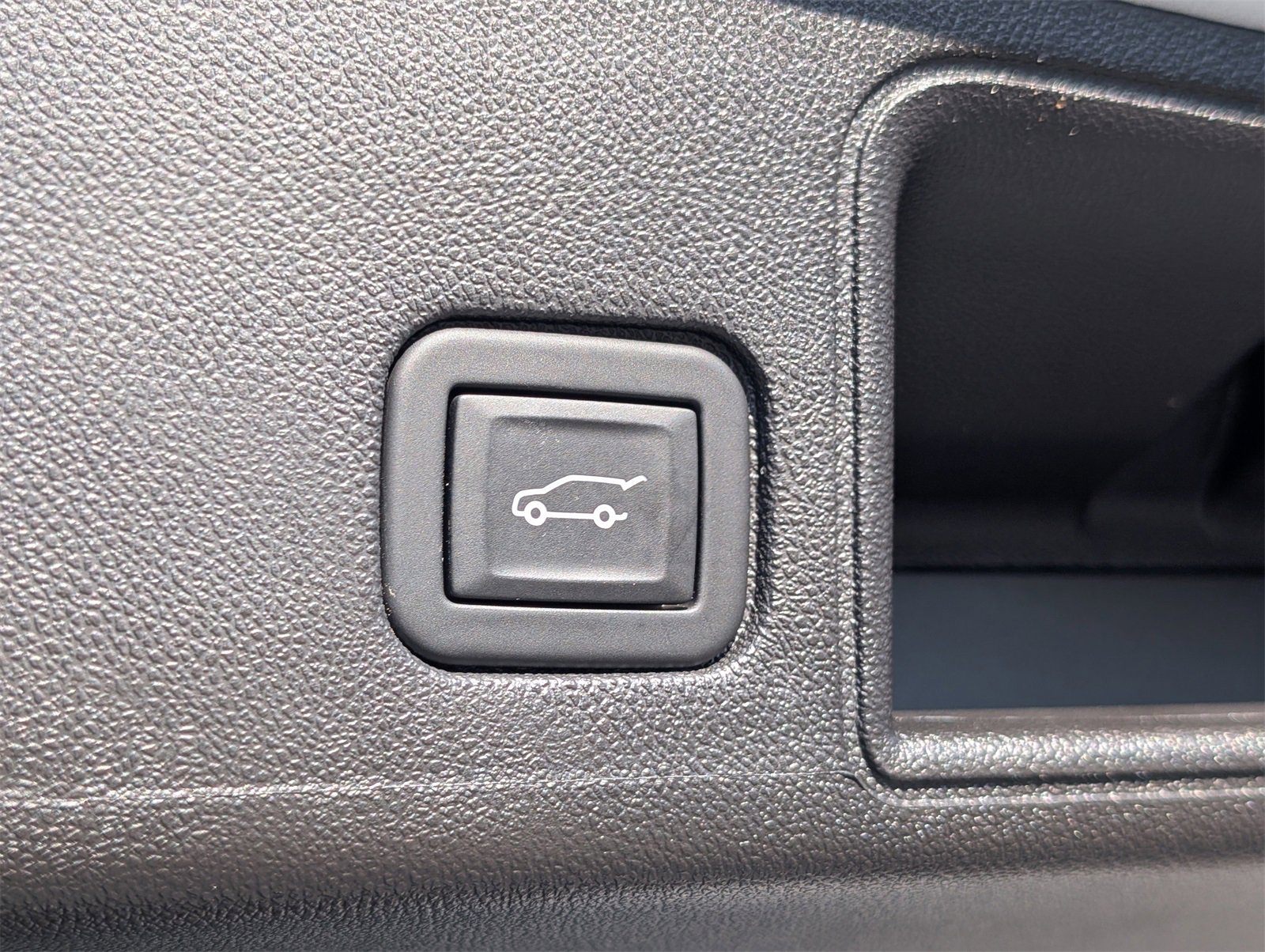 Used 2024 GMC Terrain SLT w/ Infotainment Package II image 34