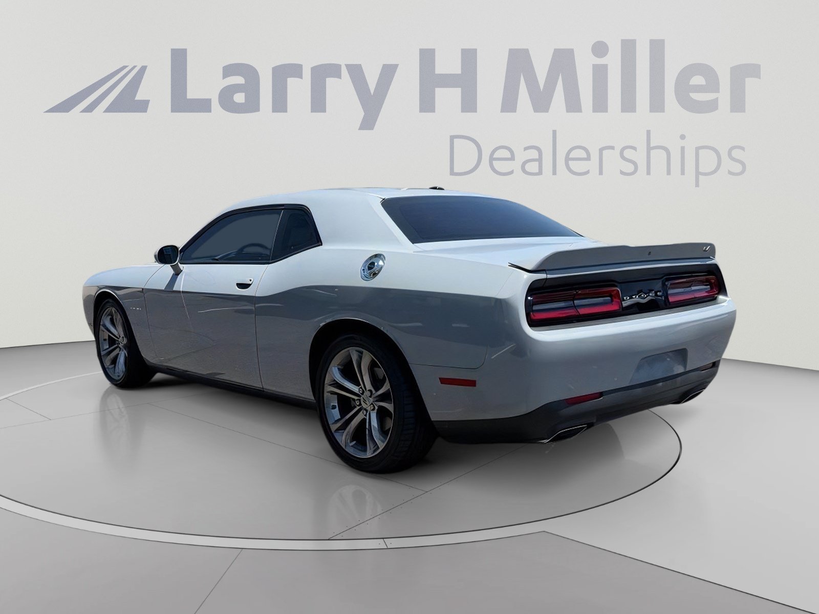 Used 2022 Dodge Challenger R/T RWD image 4