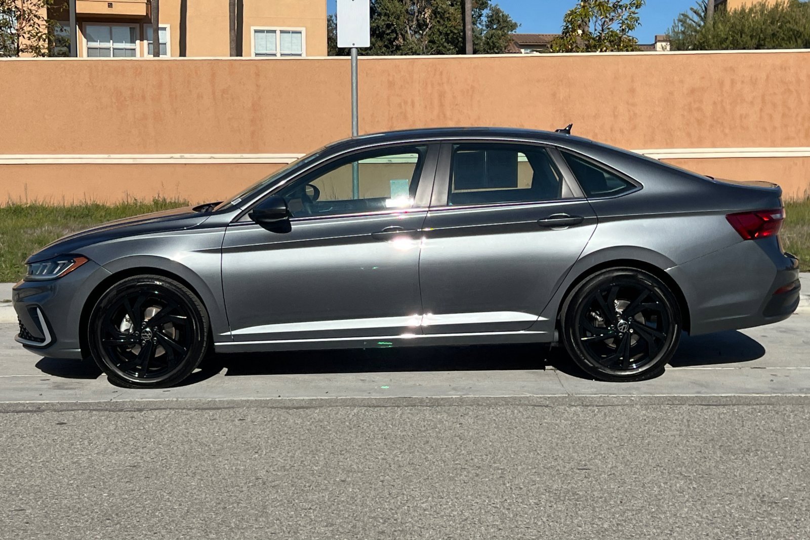 Certified 2025 Volkswagen Jetta SE image 7