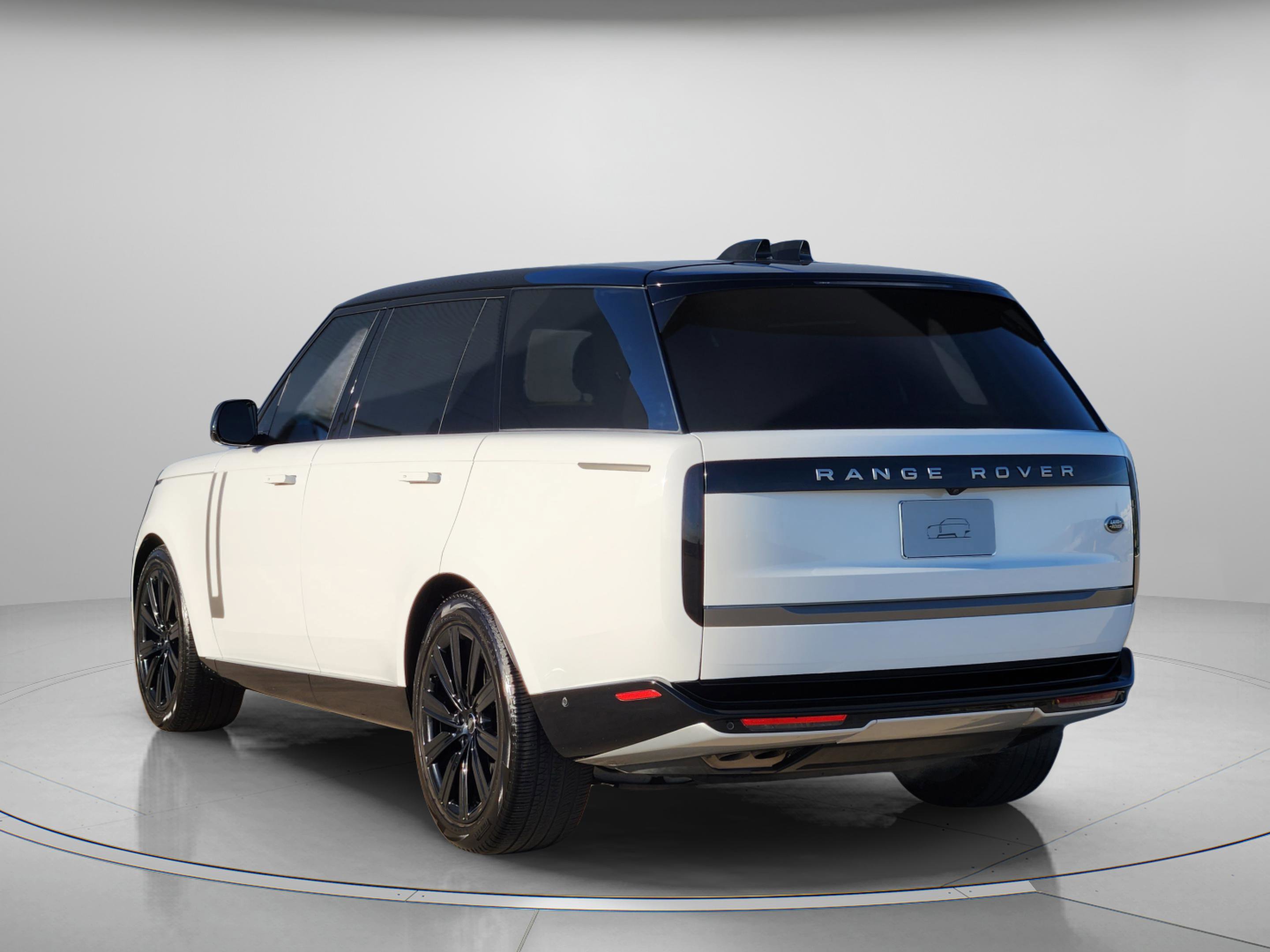 Certified 2023 Land Rover Range Rover Long Wheelbase SE image 3