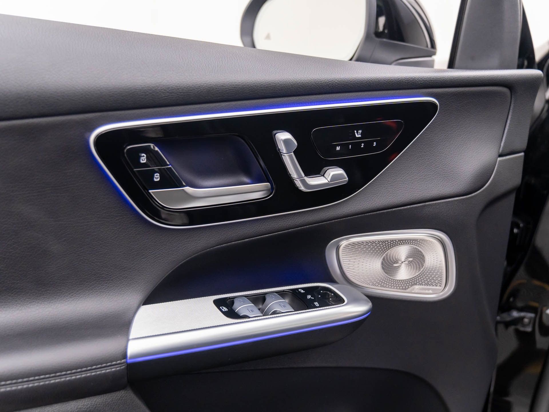 Used 2025 Mercedes-Benz GLC 300 4MATIC image 17