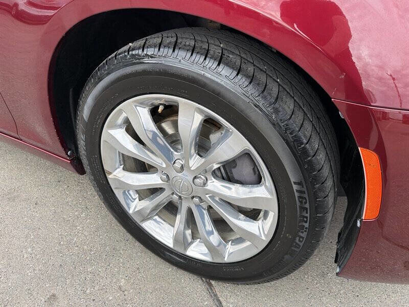 Used 2018 Chrysler 300 Touring L AWD/4WD image 10