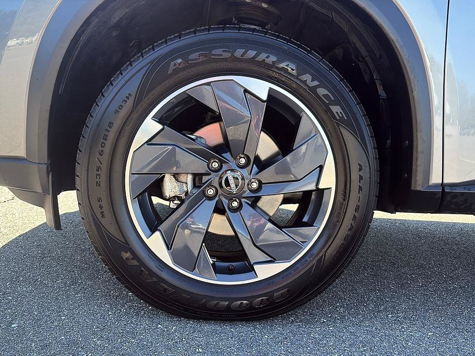 Certified 2025 Nissan Rogue SV AWD/4WD image 9