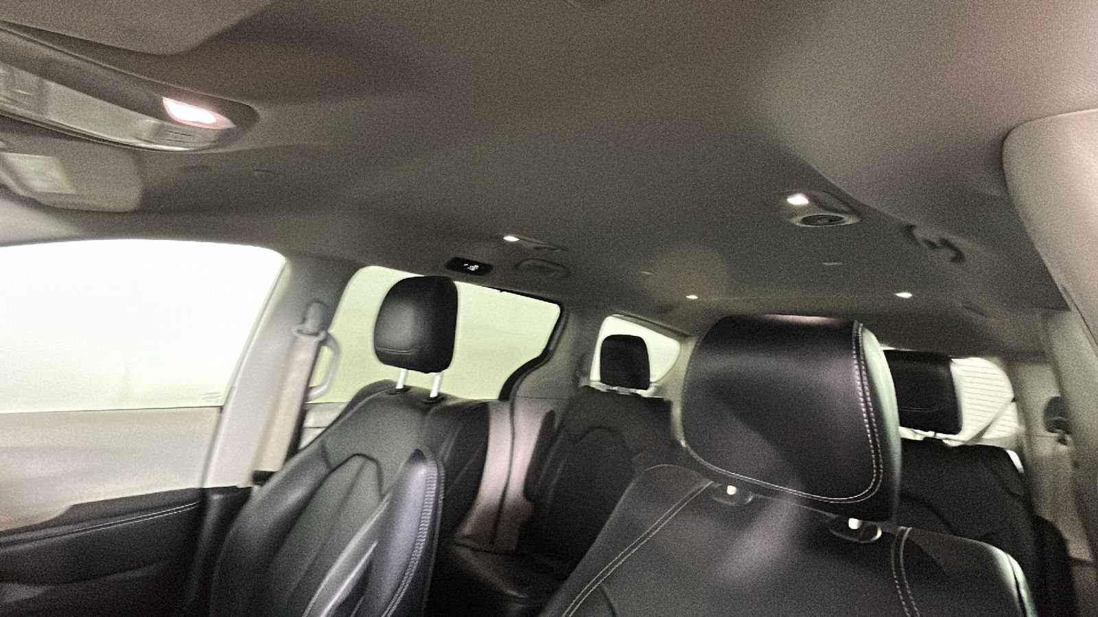 Used 2024 Chrysler Pacifica Touring-L FWD image 13