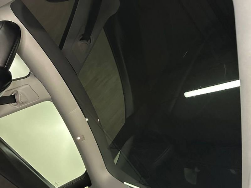 Used 2023 Tesla Model Y Performance image 28