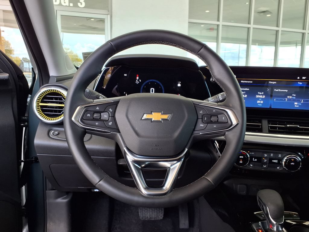 Used 2026 Chevrolet Trax LT w/ Driver Confidence Package FWD image 16