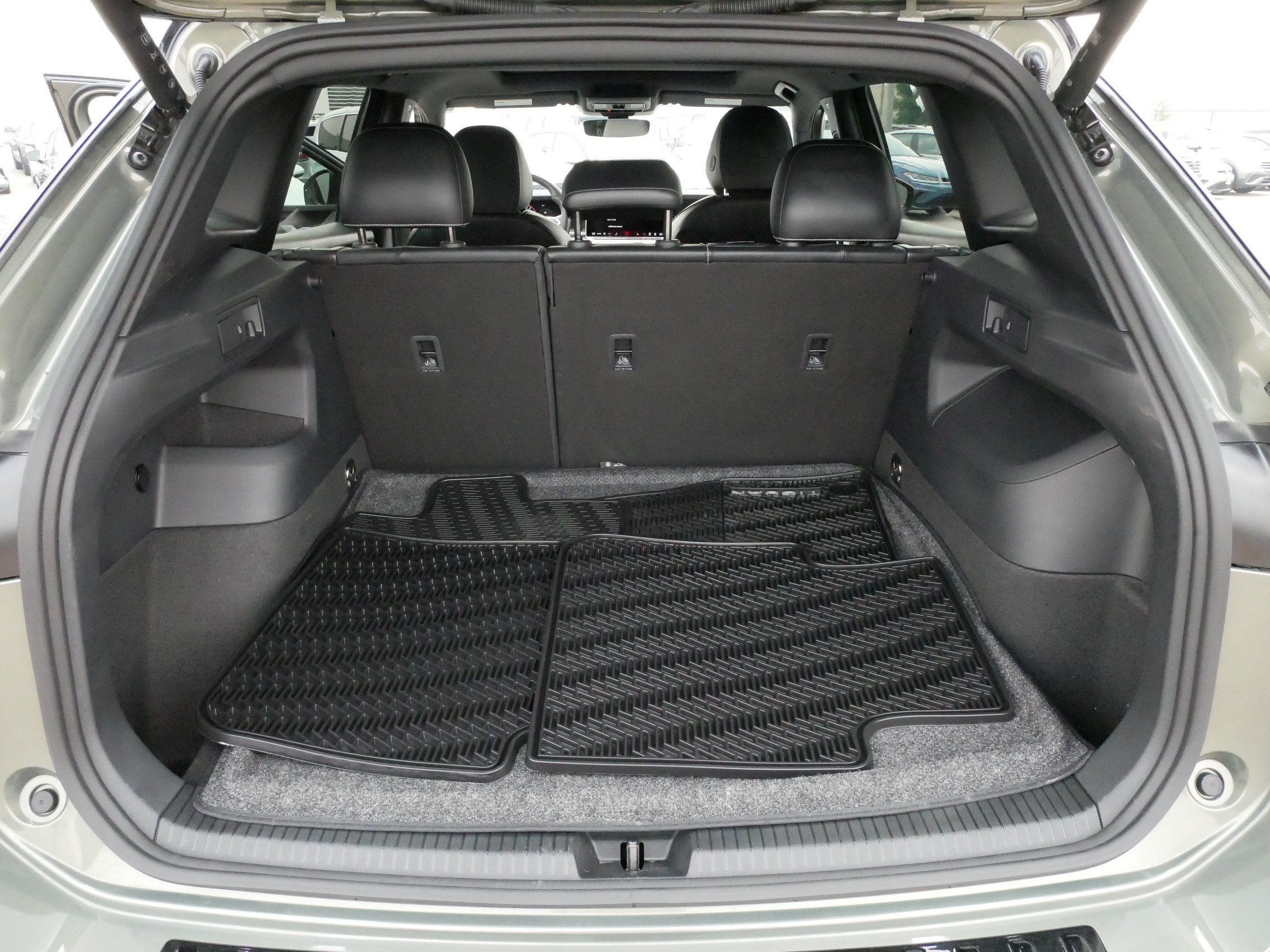 Used 2026 Volkswagen Tiguan SE R-Line AWD/4WD image 18
