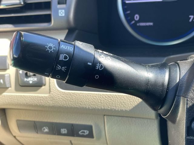 Used 2010 Lexus LX 570 4WD w/ Luxury Pkg image 24