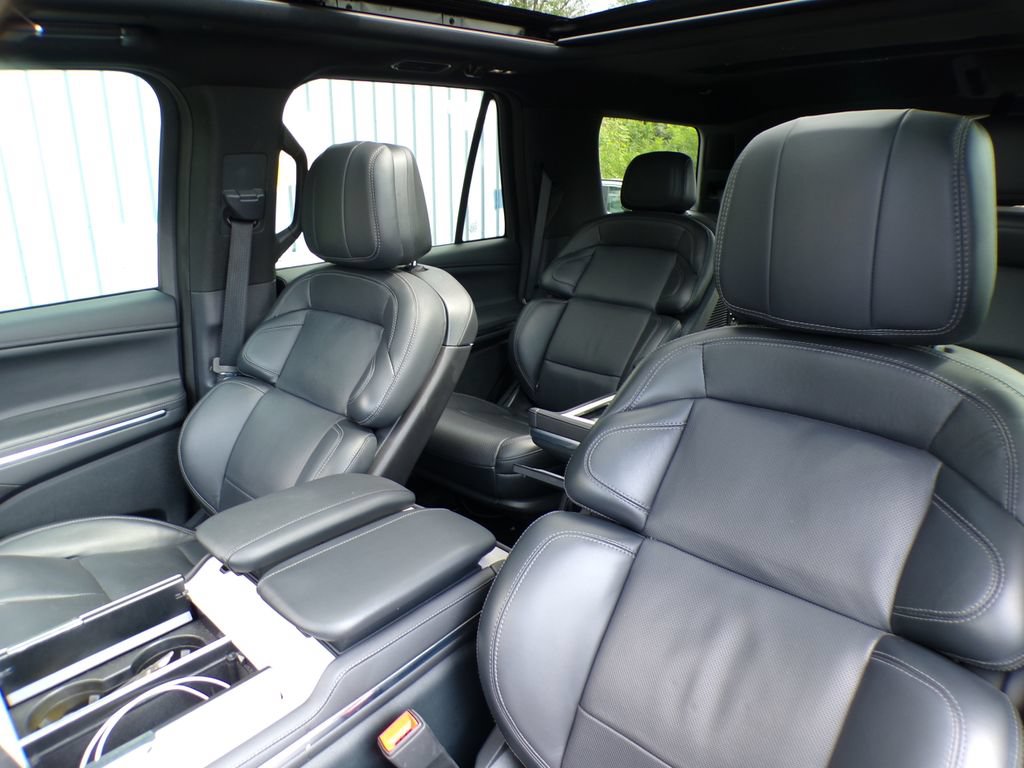 Used 2025 Lincoln Navigator Reserve w/ Jet Appearance Package AWD/4WD image 11