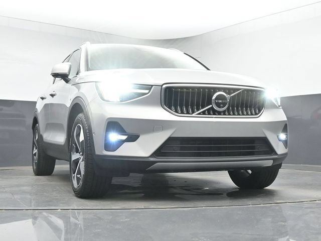 Used 2025 Volvo XC40 B5 Plus AWD/4WD image 35