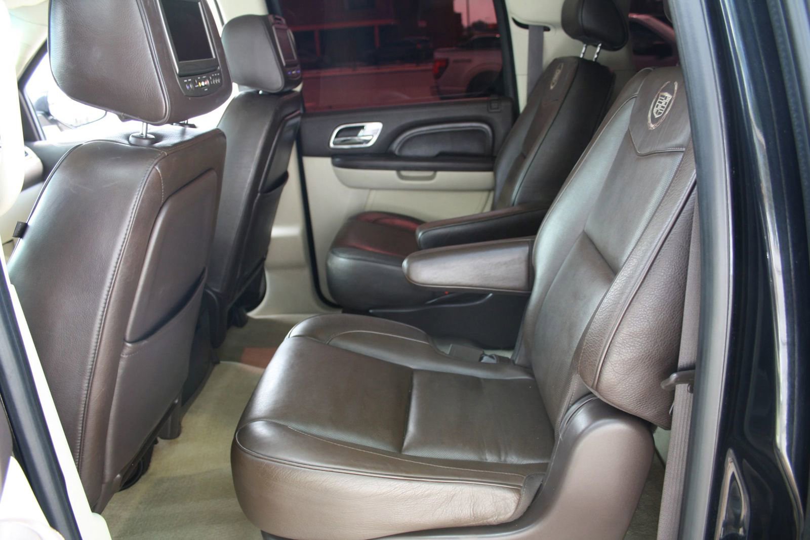 Used 2010 Cadillac Escalade ESV Platinum image 15