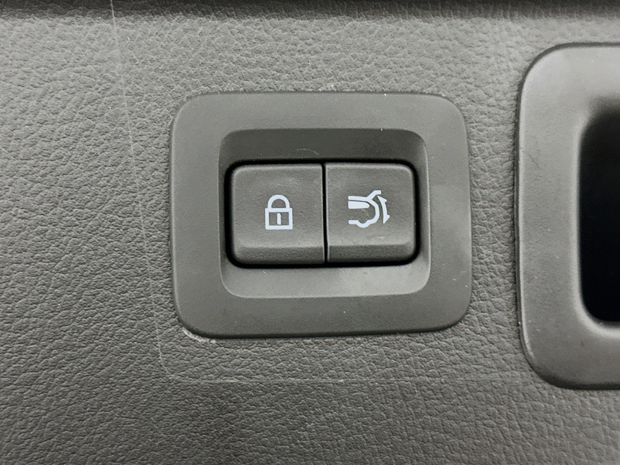 Used 2025 MAZDA CX-50 AWD 2.5 S w/ Premium Package image 32