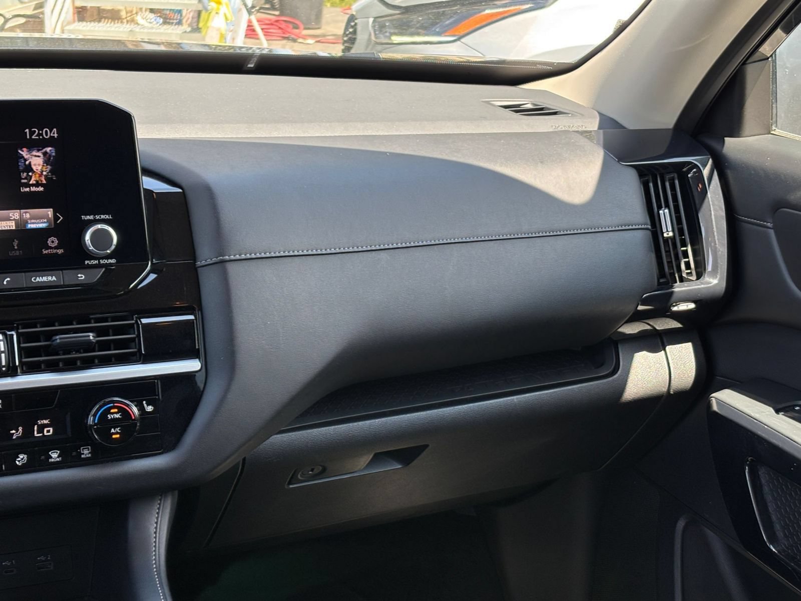 Used 2025 Nissan Pathfinder SV AWD/4WD image 33