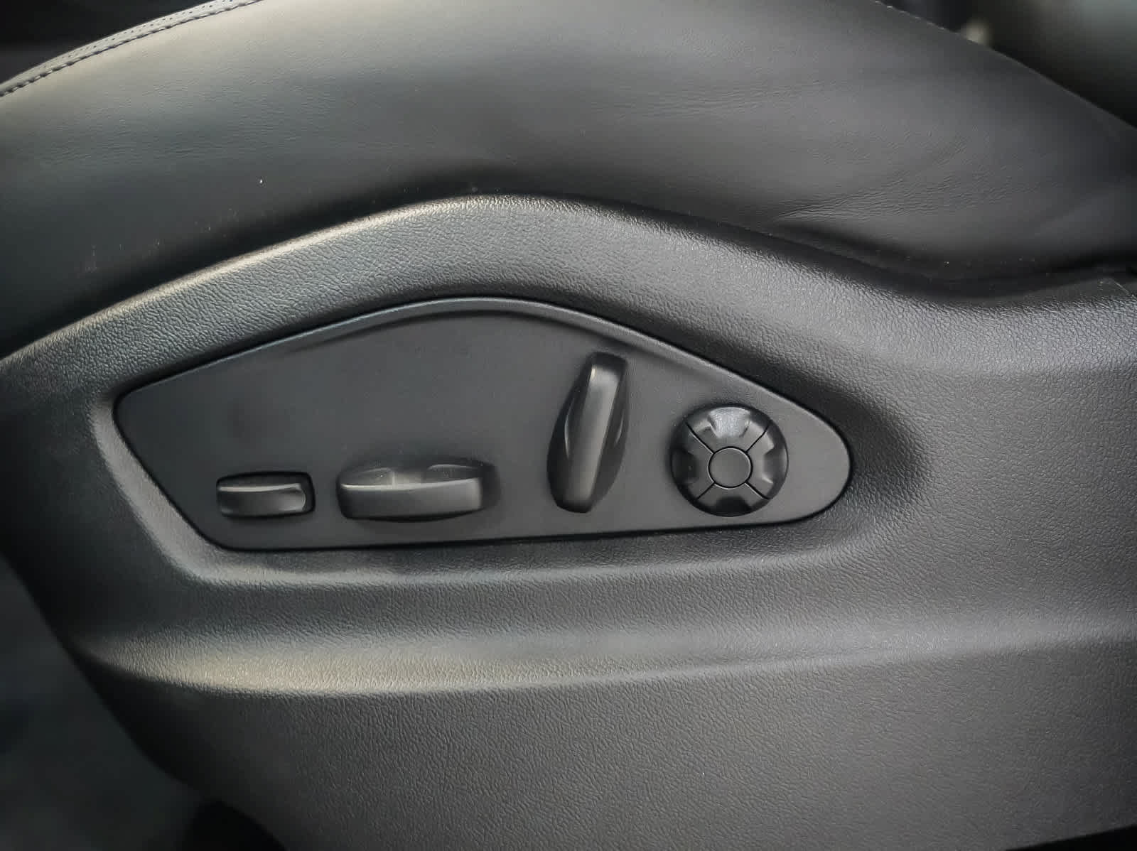 New 2026 Porsche Cayenne GTS AWD/4WD image 26