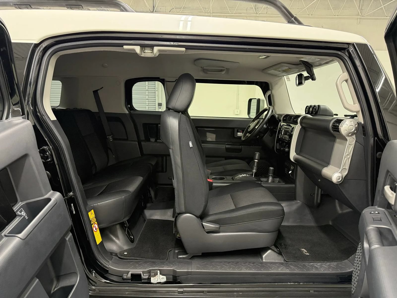 Used 2014 Toyota FJ Cruiser 4WD w/ Upgrade Package image 17