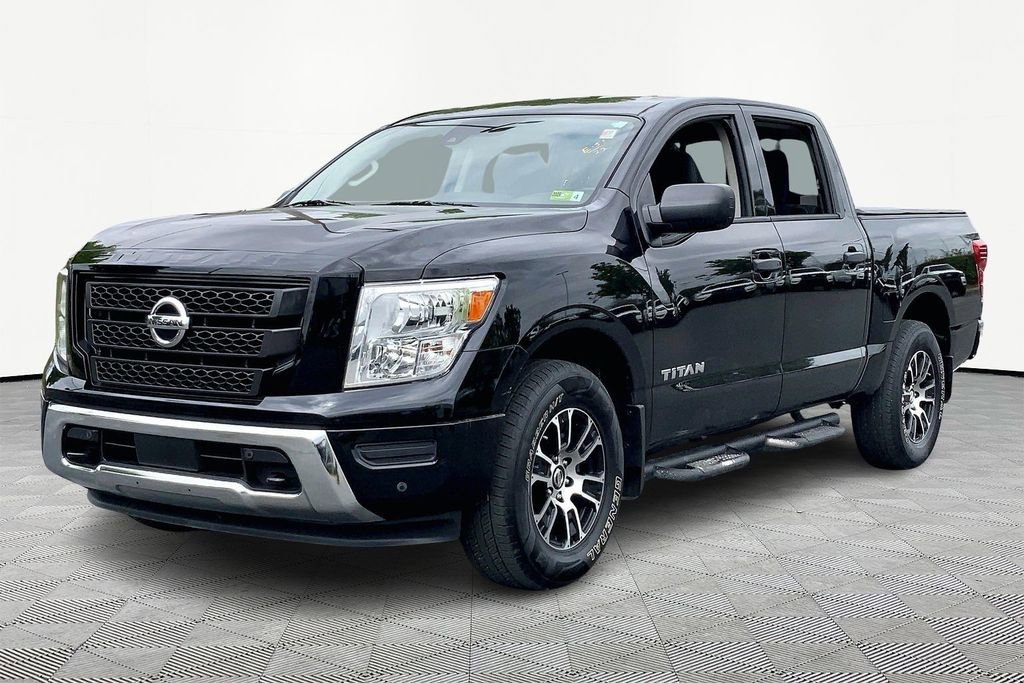 Used 2022 Nissan Titan SV w/ SV Convenience Package image 3