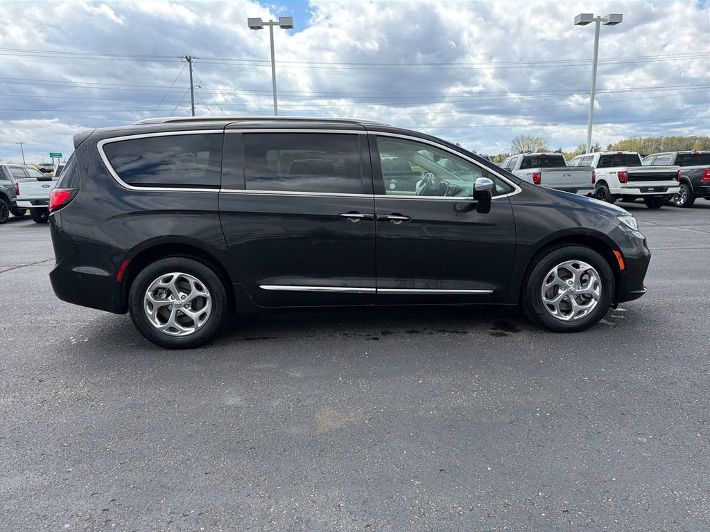 Used 2021 Chrysler Pacifica Limited w/ Premium & Safety Sphere Group AWD/4WD image 6