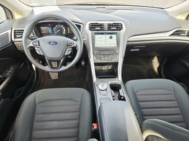 Used 2018 Ford Fusion SE w/ Fusion SE Technology Package FWD image 6