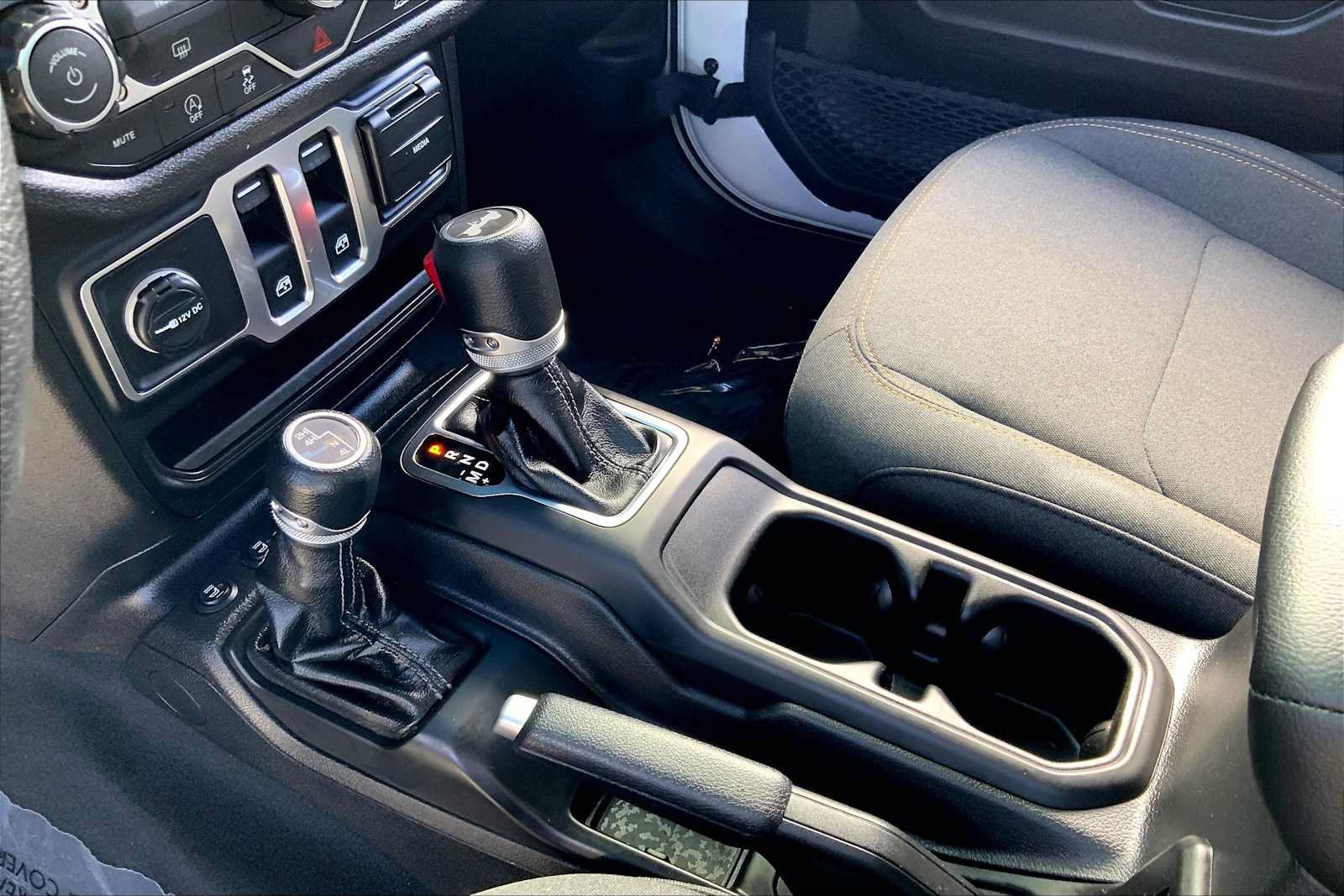 Used 2026 Jeep Wrangler Sport AWD/4WD image 16
