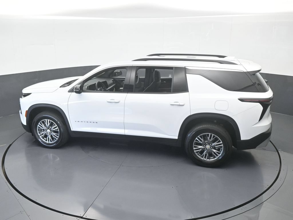 Used 2025 Chevrolet Traverse LT FWD image 48