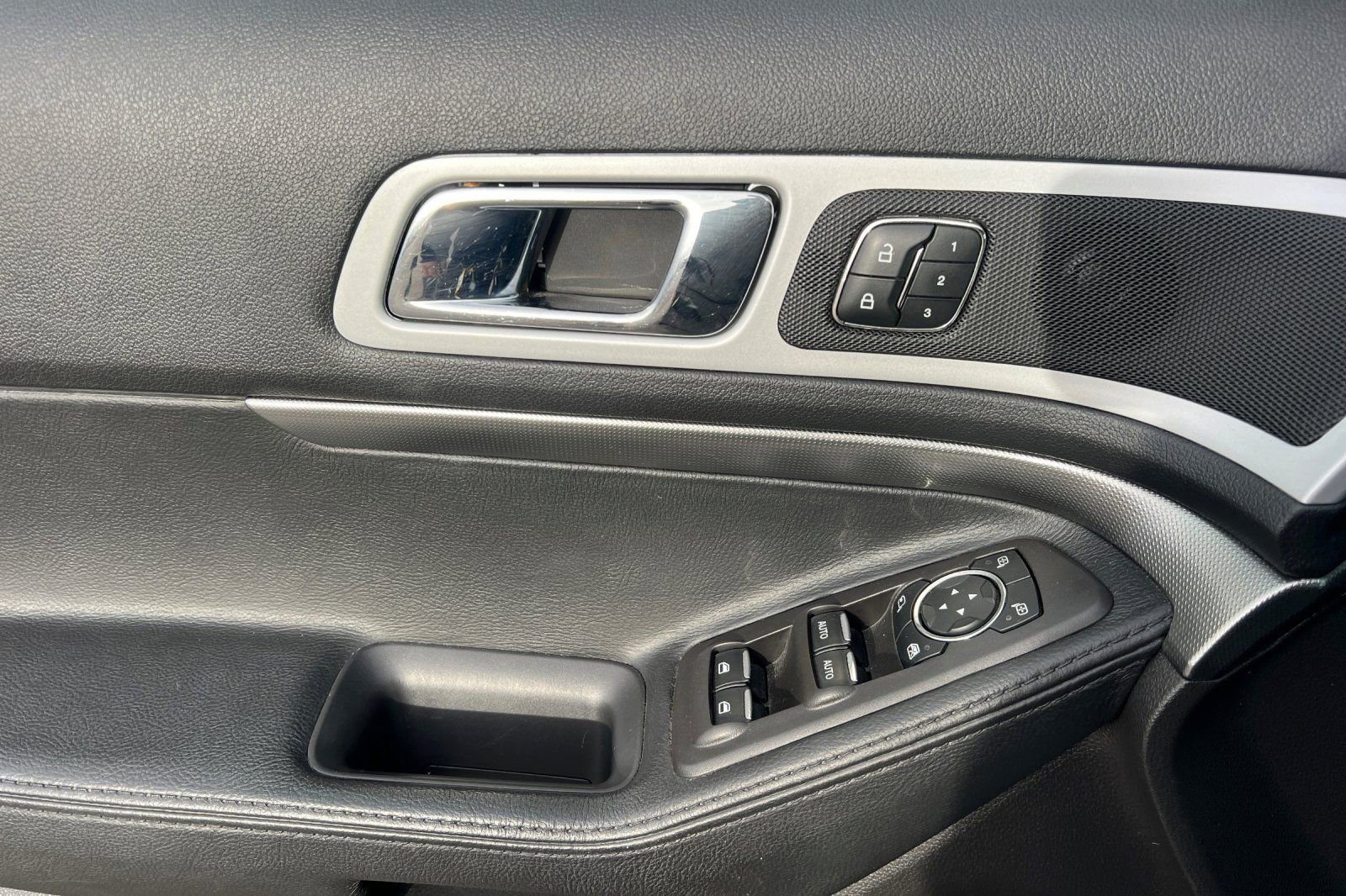 Used 2013 Ford Explorer Sport w/ Class III Trailer Tow Pkg image 8