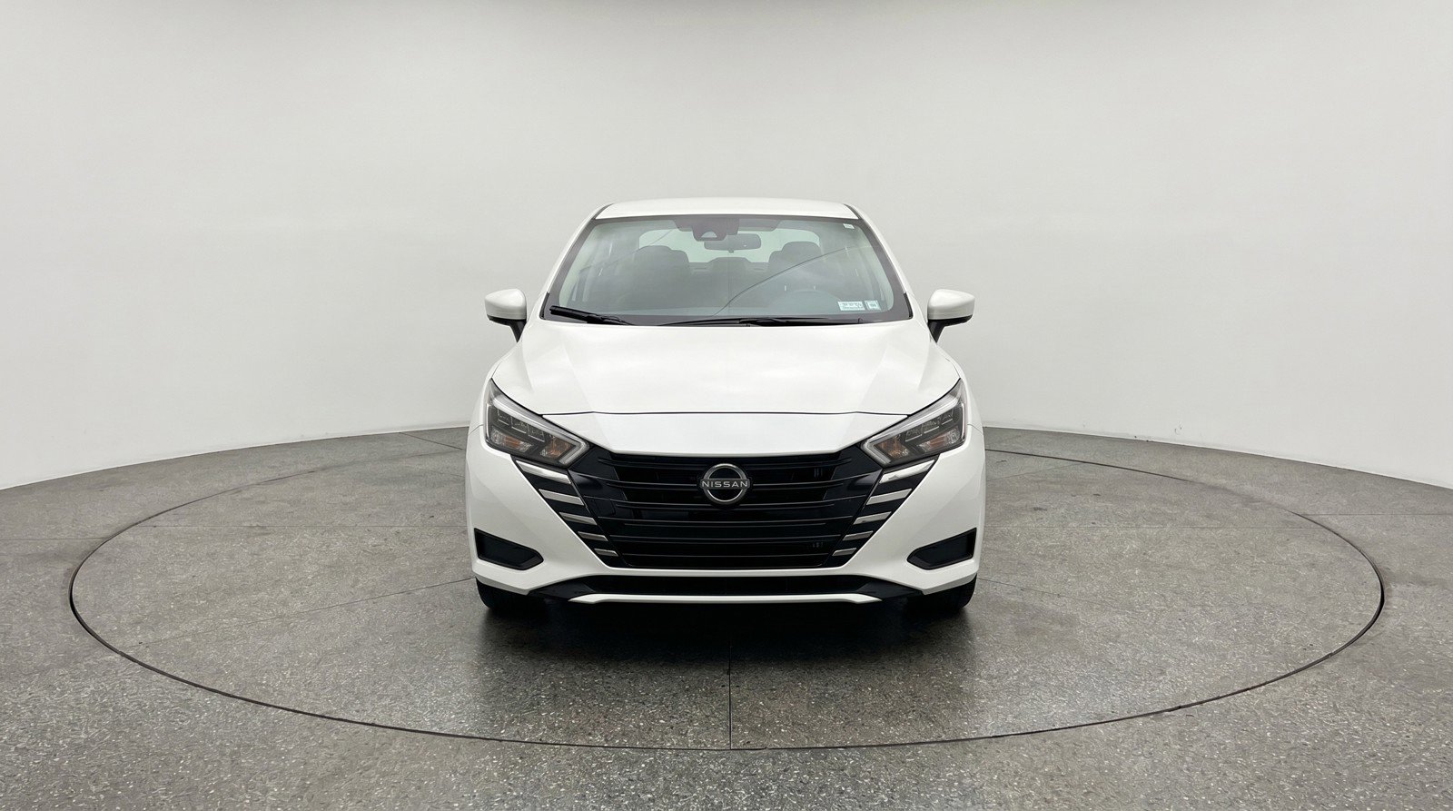 Used 2025 Nissan Versa SV FWD image 2
