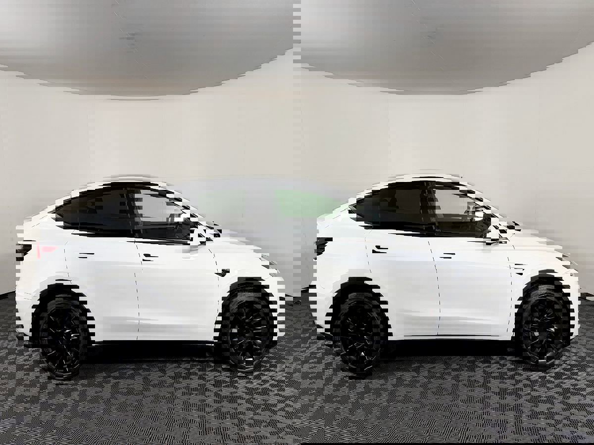 Used 2020 Tesla Model Y Long Range image 7