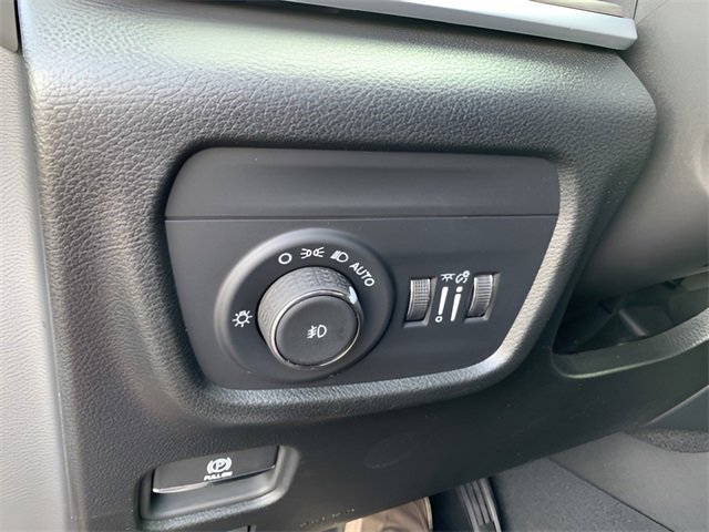 New 2025 Jeep Grand Cherokee L Limited w/ Luxury Tech Group II image 28