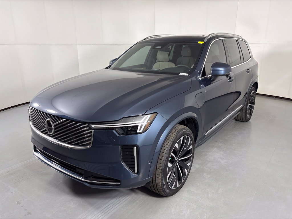 New 2026 Volvo XC90 T8 Plus w/ Protection Package Premier AWD/4WD image 4