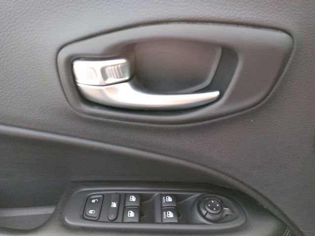 Used 2021 Jeep Compass Latitude image 16