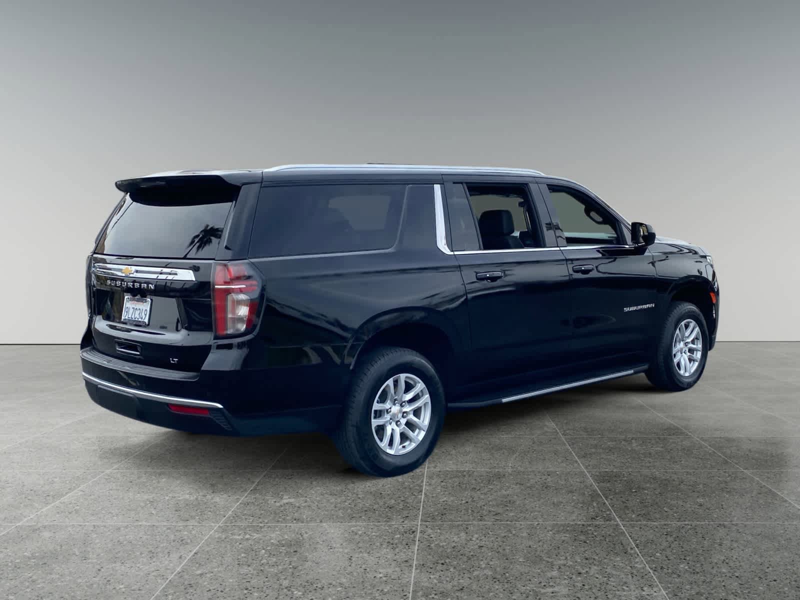 Used 2024 Chevrolet Suburban LT RWD image 5