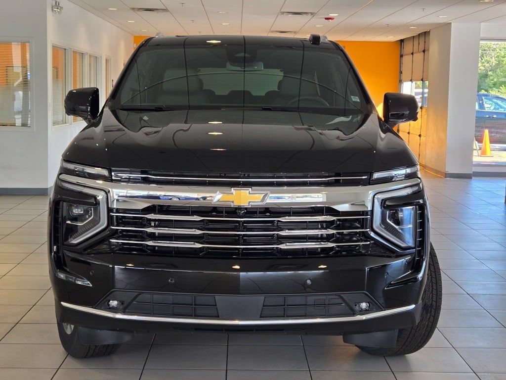 New 2026 Chevrolet Suburban LT w/ Comfort Package AWD/4WD image 3