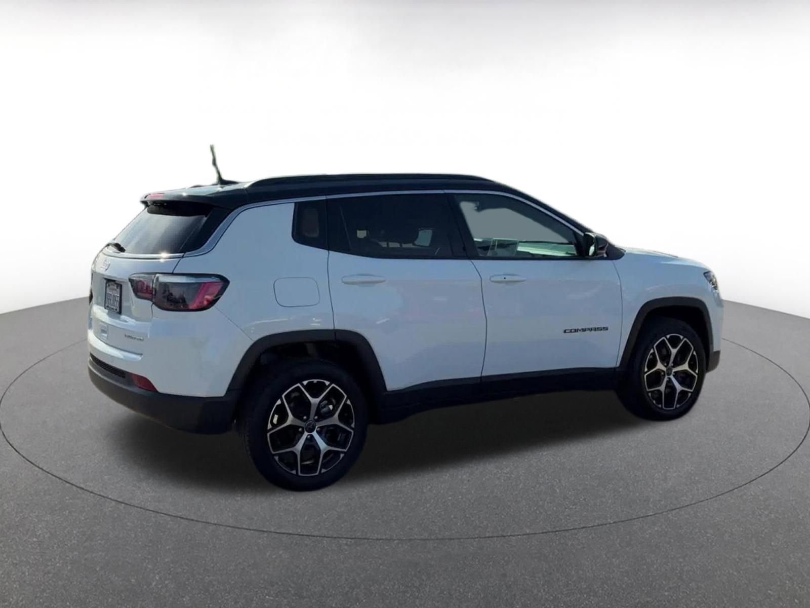 Used 2025 Jeep Compass Limited AWD/4WD image 15