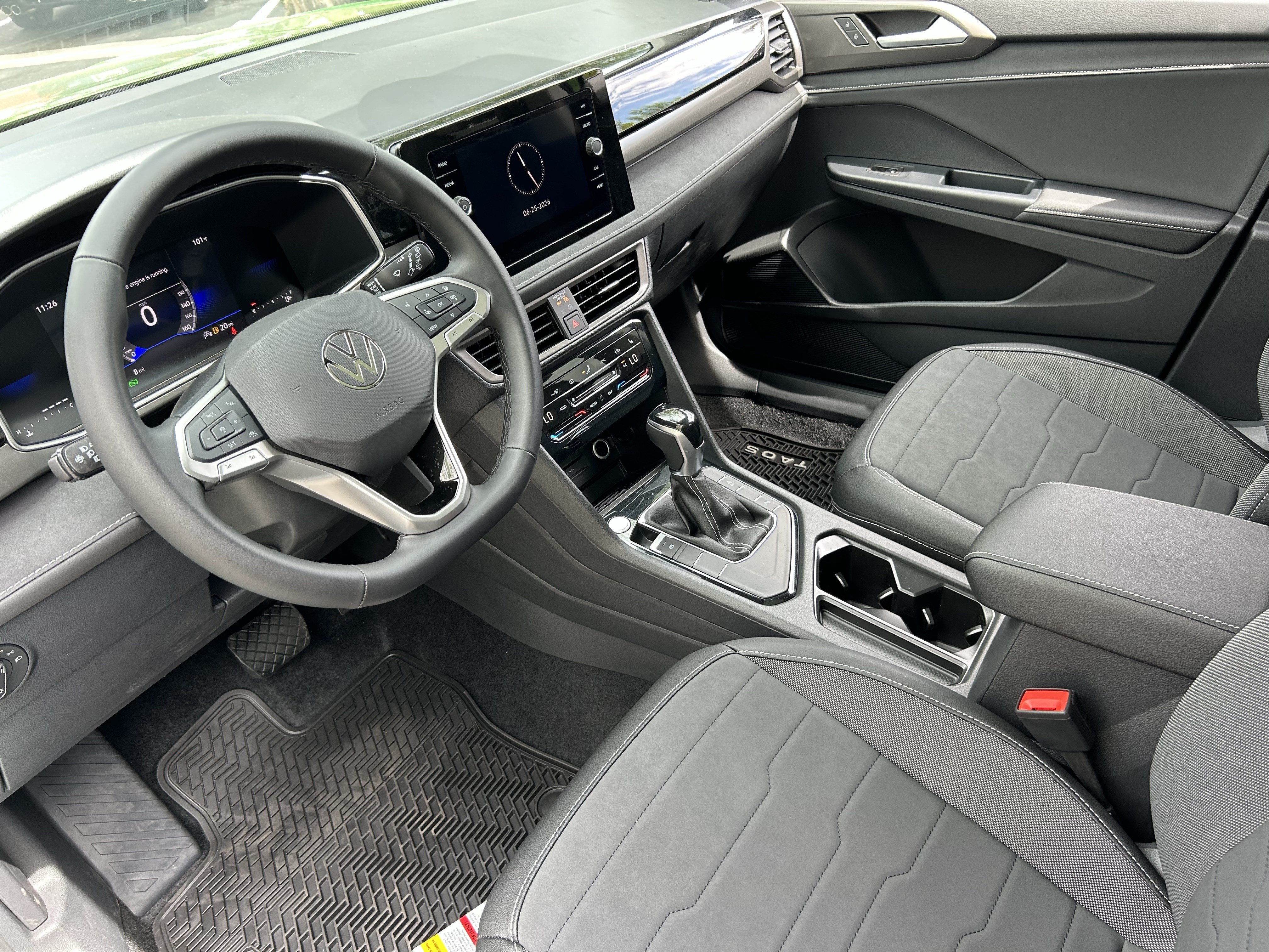 New 2026 Volkswagen Taos SE FWD image 15