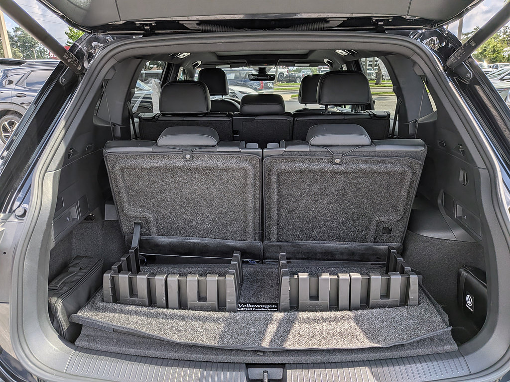 Used 2024 Volkswagen Tiguan SE R-Line FWD image 12