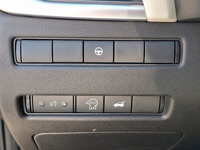 Used 2025 Nissan Rogue SV AWD/4WD image 23