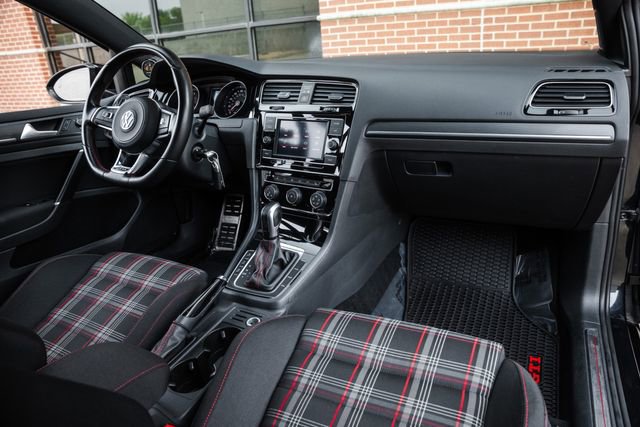 Used 2021 Volkswagen Golf S image 23