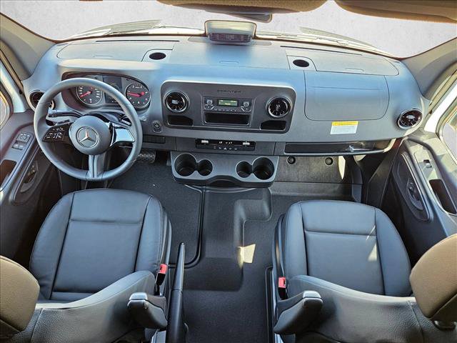 Used 2025 Mercedes-Benz Sprinter 2500 image 18