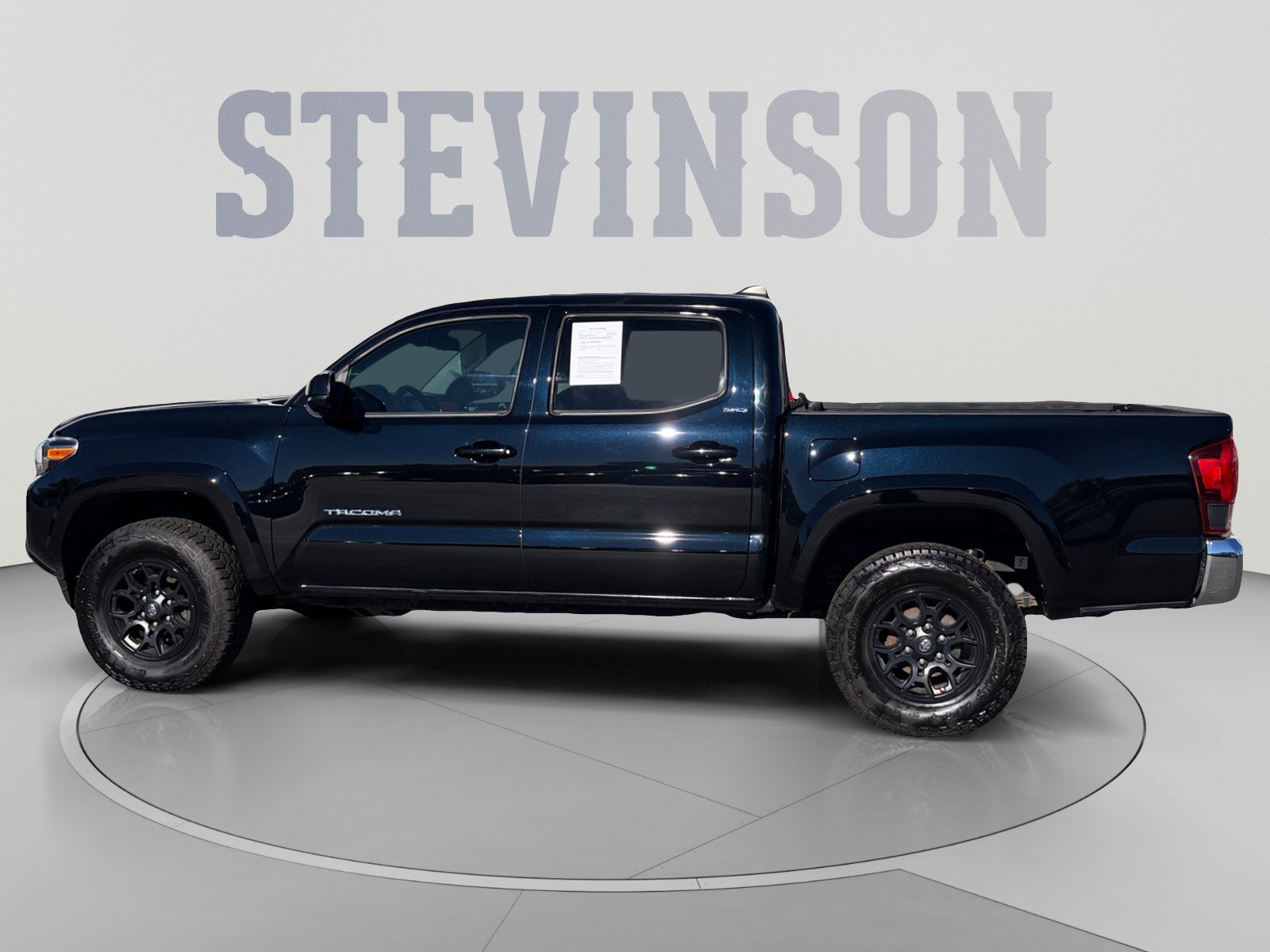 Used 2020 Toyota Tacoma SR5 AWD/4WD image 2