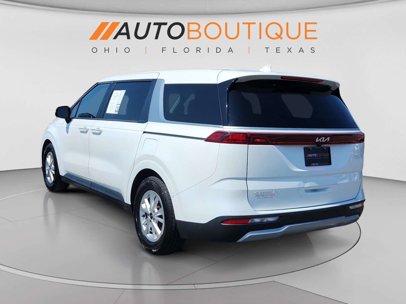 Used 2024 Kia Carnival LX FWD image 3