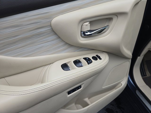 Used 2015 Nissan Murano Platinum w/ Platinum Technology Package FWD image 17