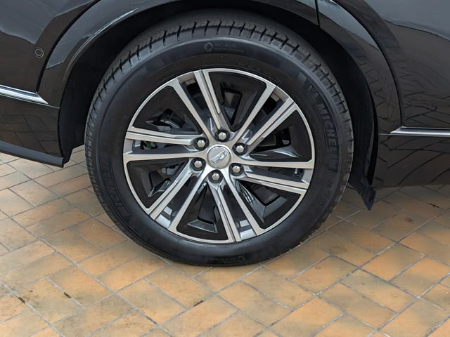 Used 2023 Cadillac Lyriq 2WD image 7