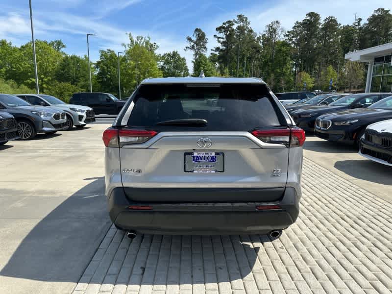 Used 2022 Toyota RAV4 LE AWD/4WD image 5