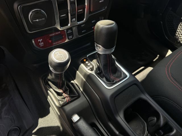 Used 2022 Jeep Gladiator Rubicon w/ Cold Weather Group AWD/4WD image 16