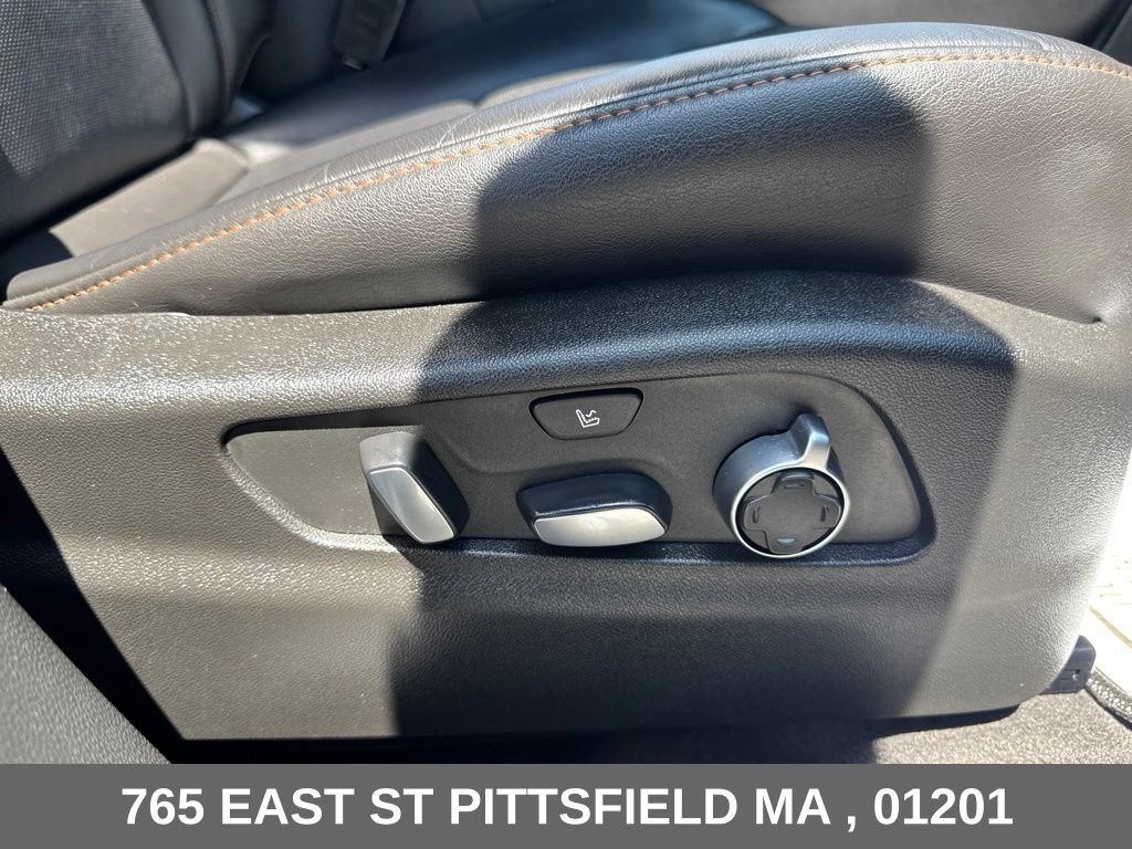 Used 2022 Cadillac XT4 Sport AWD/4WD image 13