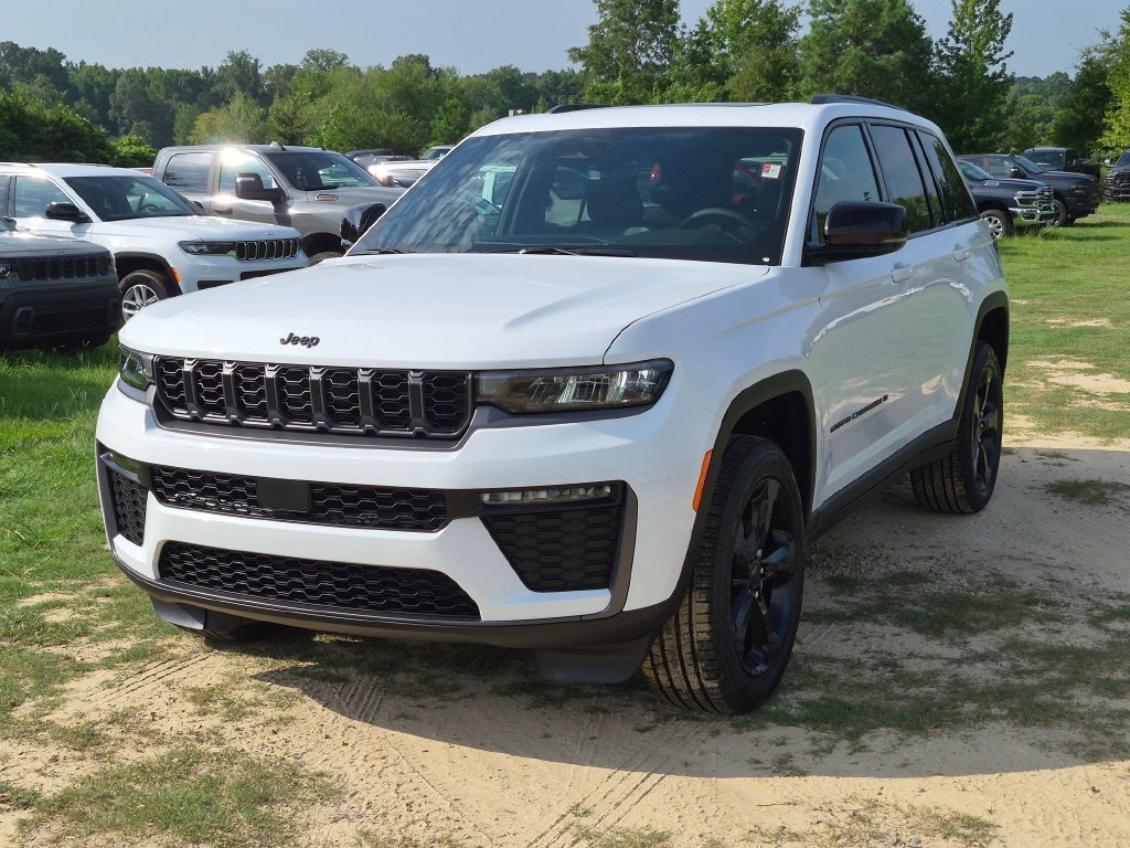 New 2026 Jeep Grand Cherokee Limited w/ Limited Altitude Package AWD/4WD image 4